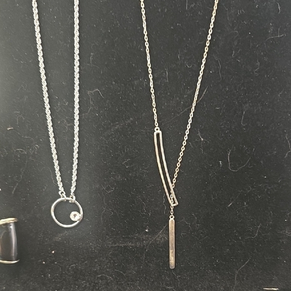 Elegant Silver Necklace Collection - Picture 5 of 6